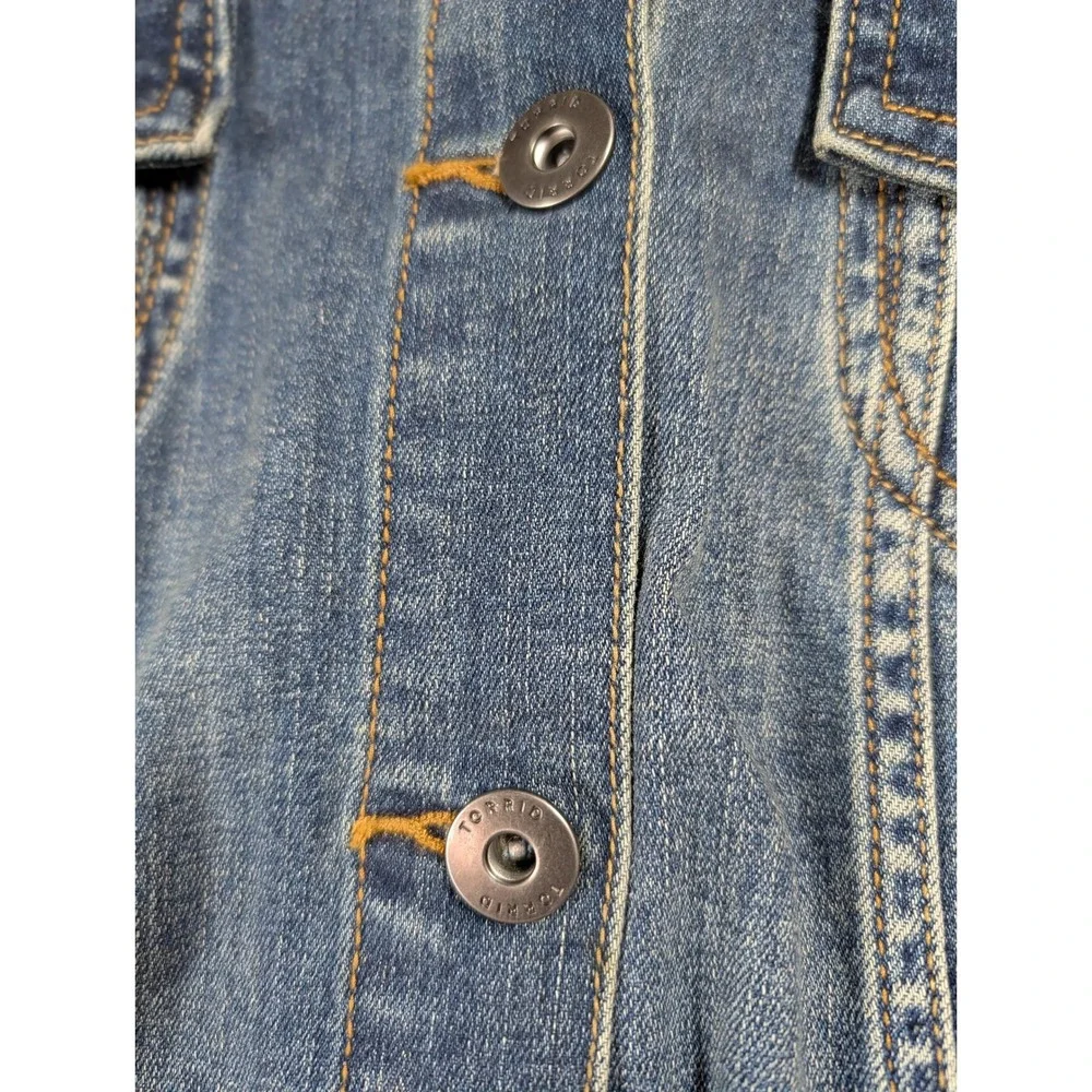 Torrid‎ Blue Denim Trucker Jacket Medium Wash Stretch Plus Size 2 Plus size
